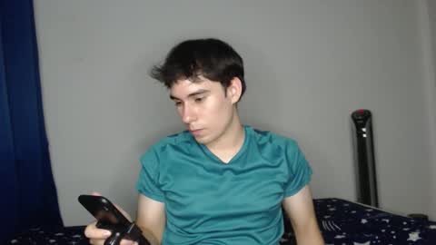 Snapshot of max_snow1616 chatting on October 1, 2:43 am max_snow1616 online show from October 1, 2:43 am