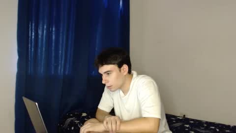 Snapshot of max_snow1616 chatting on October 12, 7:27 pm max_snow1616 online show from October 12, 7:27 pm