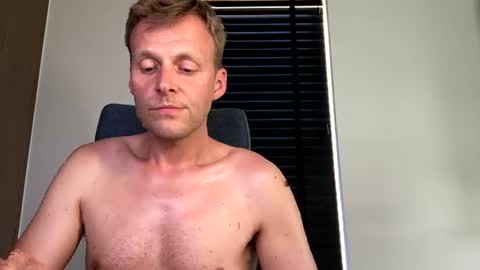 Max take off clothes online show from June 25, 1:05 pm