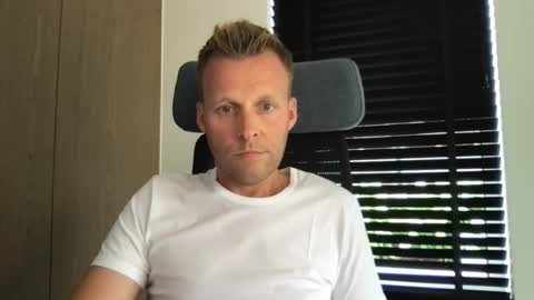 Max take off clothes online show from July 23, 9:51 am