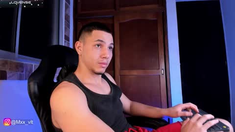 max_valiant1 online show from January 19, 1:48 am