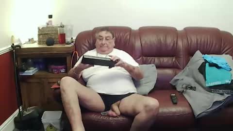 MAX online show from April 26, 10:18 pm