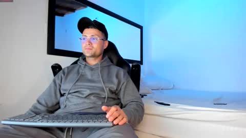 Snapshot of maxi_mux1 chatting on October 11, 4:28 am MAXI online show from October 11, 4:28 am