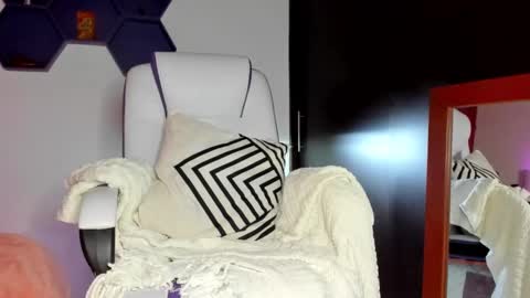 Max online show from February 9, 4:57 am