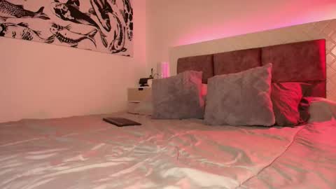 Max online show from October 12, 11:39 pm