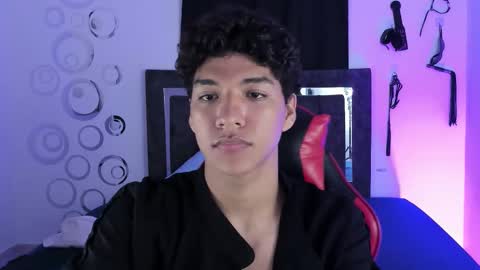 Maximiliano online show from November 13, 7:49 pm