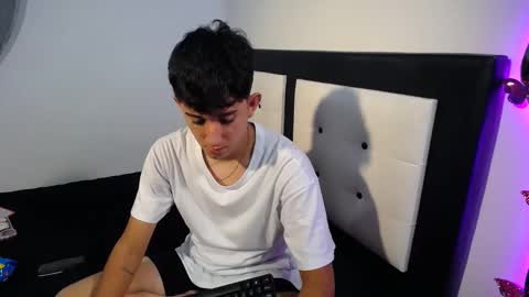 Snapshot of maximo_and_isa chatting on September 19, 3:21 am -- maximo and isa -- online show from September 19, 3:21 am