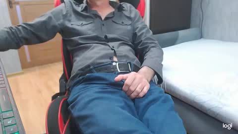 maximus3334 online show from March 27, 12:17 pm