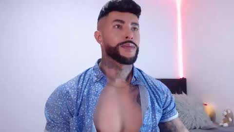 Independent Model online show from October 17, 3:54 am