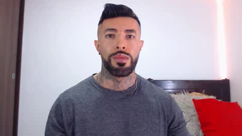 Independent Model online show from February 10, 3:53 am