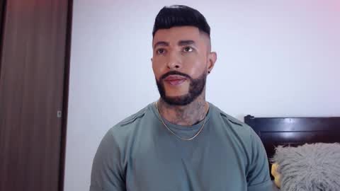 Independent Model online show from October 20, 5:45 am