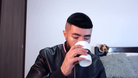 Independent Model online show from February 23, 9:05 pm