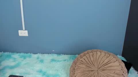 Maxi Rogers online show from February 3, 11:25 am