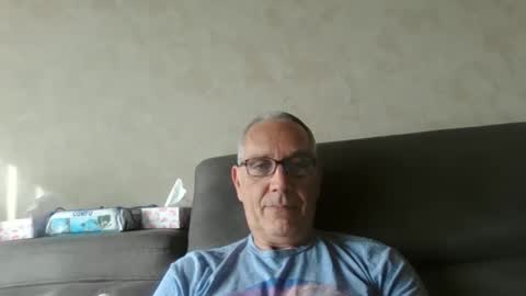 Snapshot of maxou569 chatting on September 30, 9:53 am maxou569 online show from September 30, 9:53 am