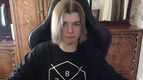 Max online show from December 3, 2:33 pm