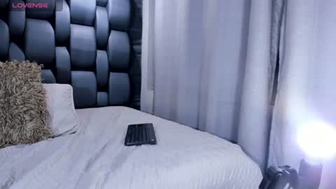 maxvolturi_ online show from June 11, 1:16 am