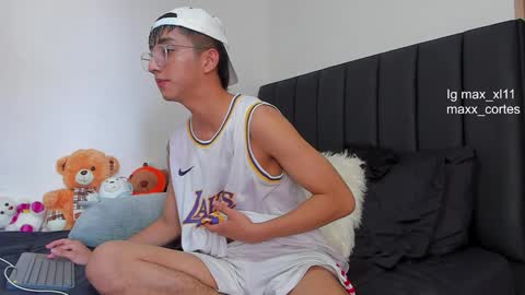 maxx_cortes online show from February 2, 4:11 pm