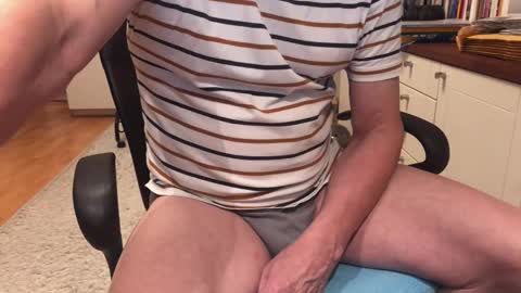 Max online show from October 14, 4:48 am