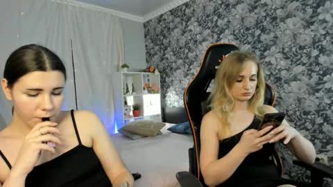 Leila online show from December 19, 1:06 pm