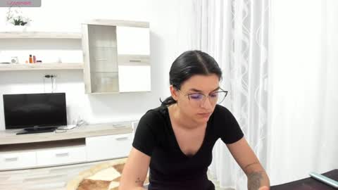 Maya online show from June 25, 6:46 pm