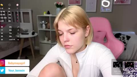 Snapshot of maya_blonde18 chatting on February 27, 8:02 am Maya online show from February 27, 8:02 am