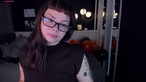 Woman online show from October 30, 6:36 am