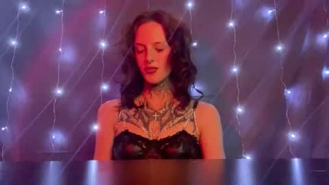 mayableiz online show from December 22, 6:03 pm