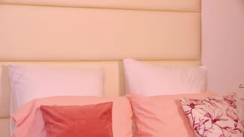 Maya online show from April 4, 8:38 pm