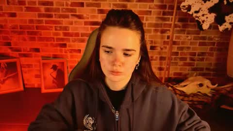 maybloom_ online show from February 25, 6:06 am