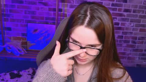 maybloom_ online show from April 10, 2:22 pm