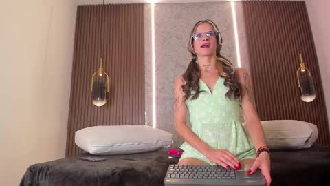 Maye Wells online show from February 16, 7:45 pm