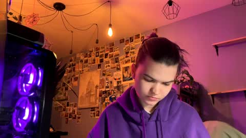 Rose online show from April 2, 6:37 pm