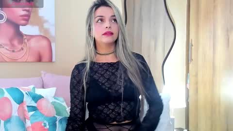 Snapshot of maylinfox chatting on February 24, 1:10 pm MaylinFox online show from February 24, 1:10 pm