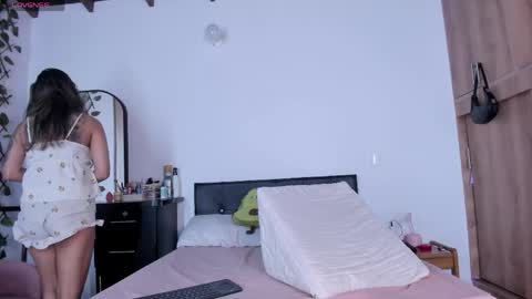 medussa13 online show from April 9, 12:00 pm