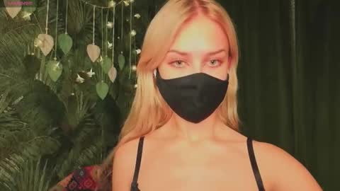 meeeewmeeeeow online show from November 29, 9:44 pm