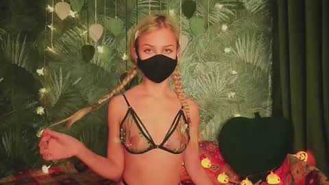 meeeewmeeeeow online show from October 28, 10:22 pm