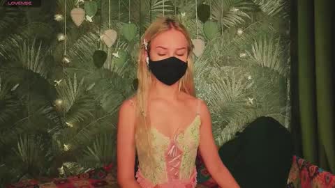 meeeewmeeeeow online show from November 7, 4:04 am