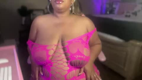 Snapshot of meetsouthernpeach chatting on November 2, 5:07 am Southern Peach online show from November 2, 5:07 am