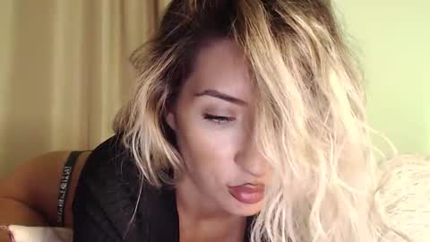 Snapshot of megan_blazee chatting on October 15, 10:10 pm Megan Blazee  online show from October 15, 10:10 pm