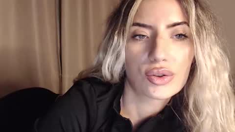 Snapshot of megan_blazee chatting on October 19, 7:18 pm Megan Blazee  online show from October 19, 7:18 pm