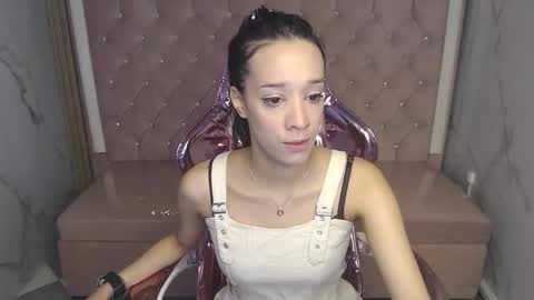 megan_collins_b online show from September 23, 1:49 pm