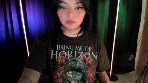 welcome guys   please  help me to reach 100 hands up Thanks  online show from December 6, 8:34 pm