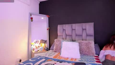 Emma Cyrus online show from December 17, 12:50 am