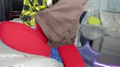 Nicki--------- Welcome to my Room online show from December 3, 8:04 am