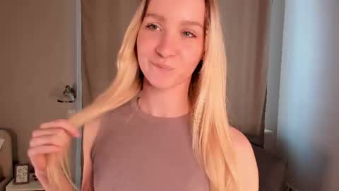 Elly online show from June 28, 1:18 pm