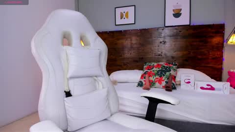 Meghan  online show from January 18, 12:47 pm