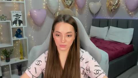 MelanieAlves online show from February 14, 1:47 pm