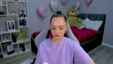 MelanieAlves online show from March 19, 6:41 am