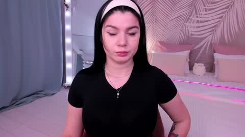 Melanie online show from December 4, 8:12 pm