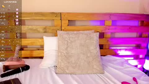 Melanie online show from February 25, 11:59 pm